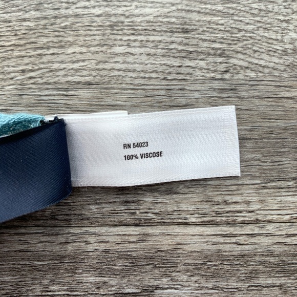 Gap Purple Ombré Fringe Scarf - Picture 5 of 6